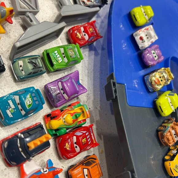 Disney Pixar Cars Motorized Super Speedway Micro Drifters Playset 2012 w/33 Cars - Picture 14 of 16